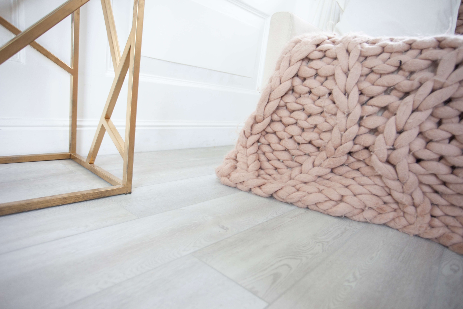 Усовершенствованная кварц-виниловая плитка «Damy Floor» Дуб Зимний (1227*187*2,5 мм) — купить в Тюмени