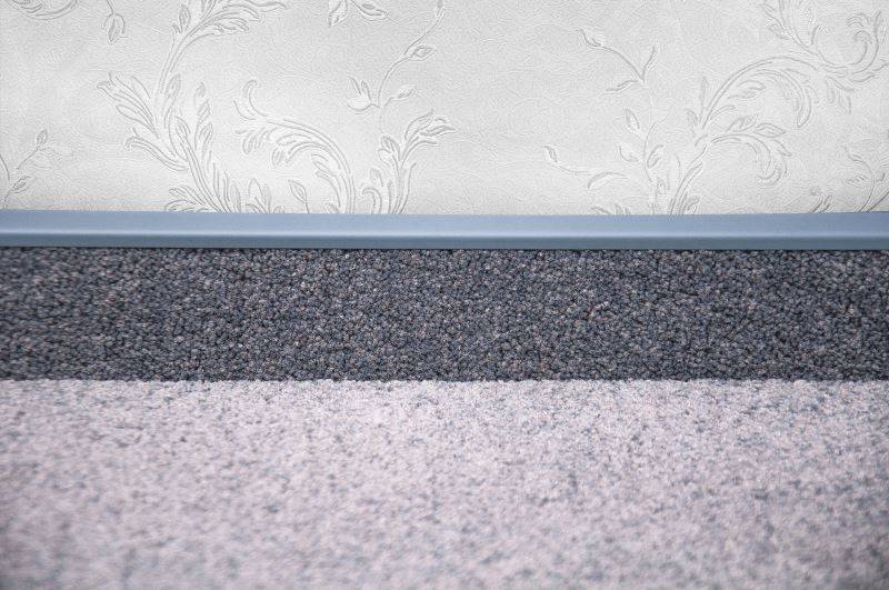 Плинтус для ковролина "Korner" Listwa графит (2500*13,8*50 мм) — купить в Тюмени