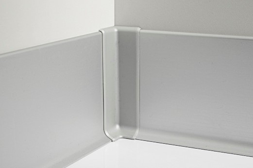 Угол внутренний к алюминиевому плинтусу 60мм анодированное серебро — купить в Тюмени