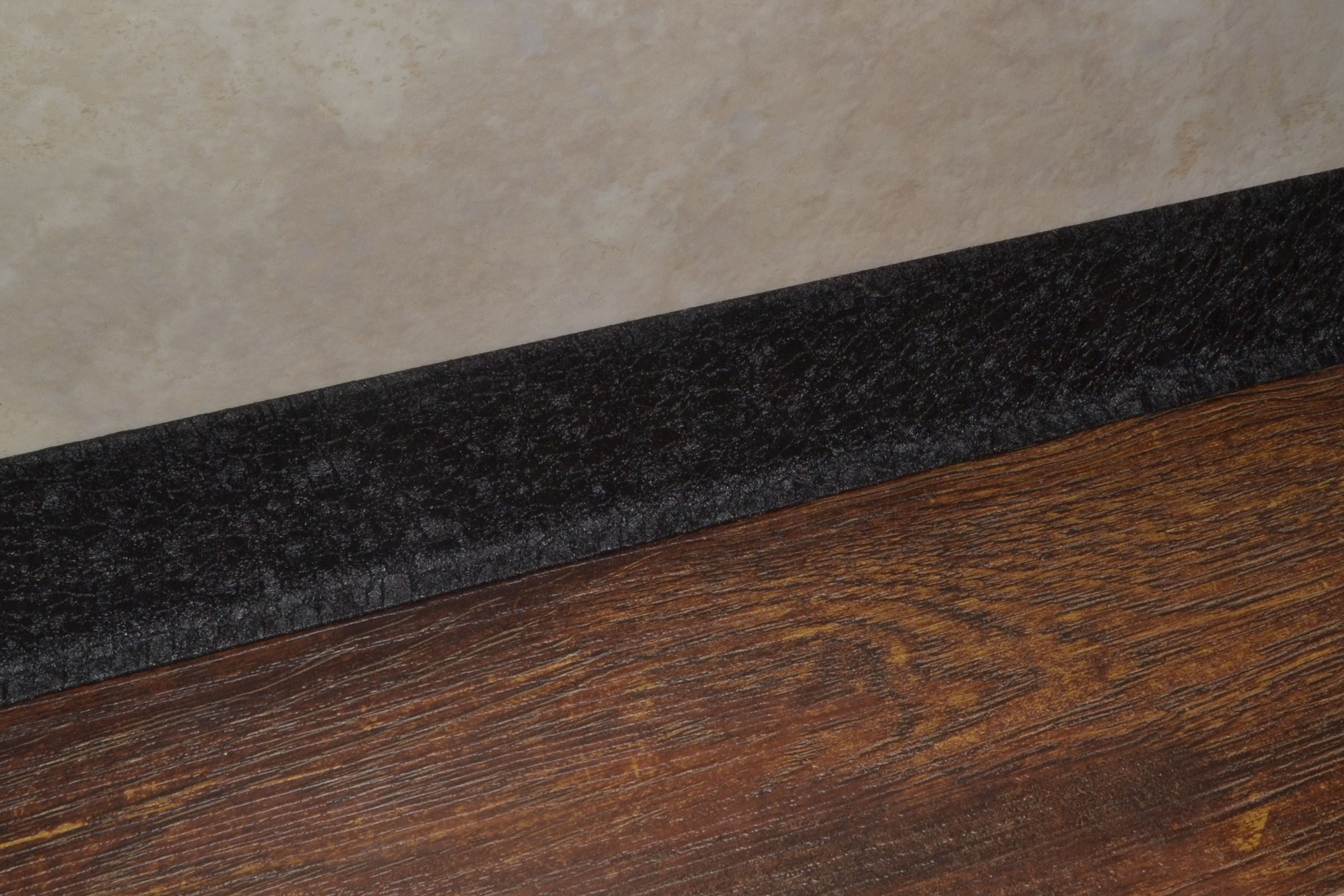 Плинтус алюминиевый L-образный текстура кожи черная (2500*11*60 мм) — купить в Тюмени