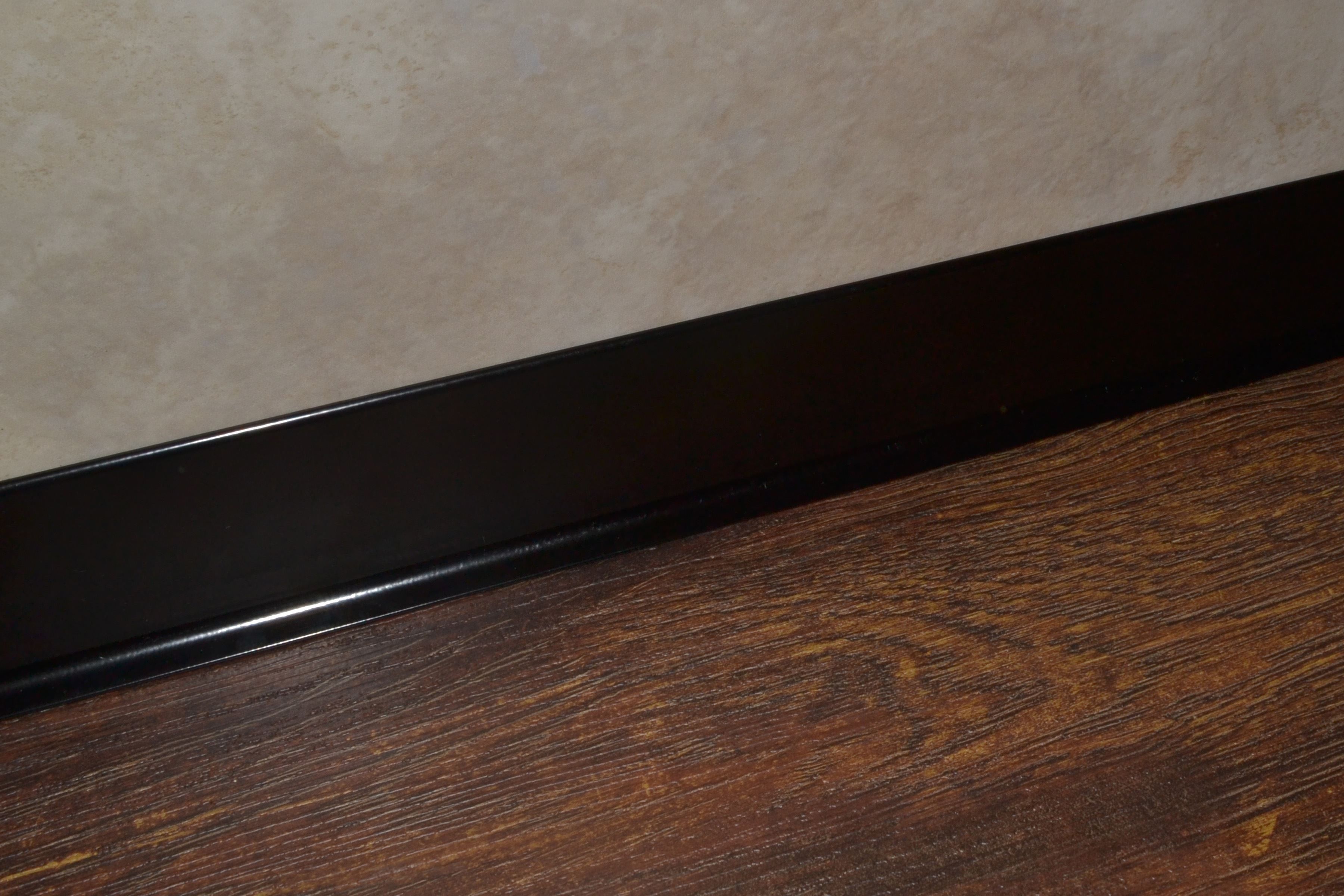 Плинтус алюминиевый L-образный черный (2500*11*60 мм) — купить в Тюмени