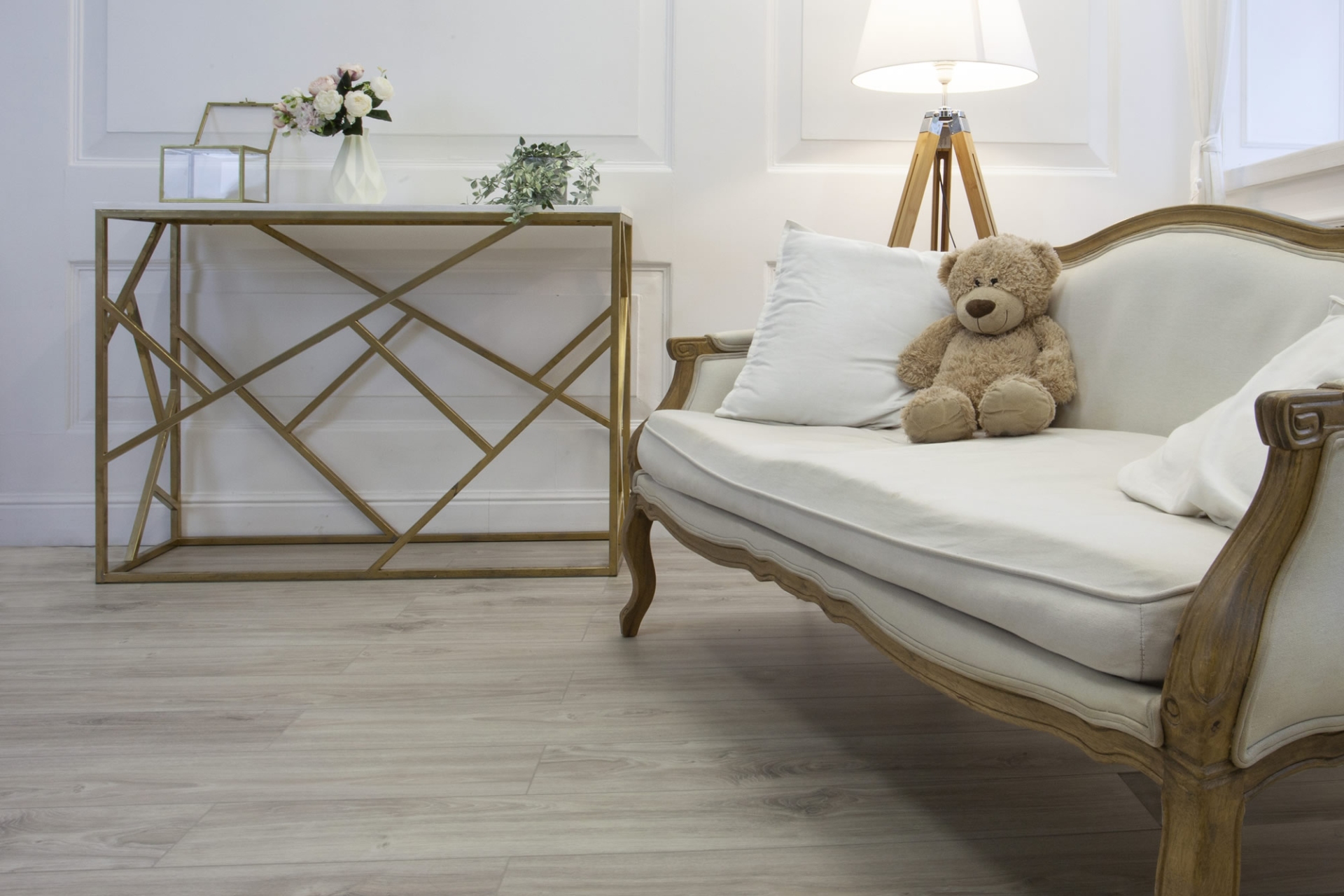 Усовершенствованная кварц-виниловая плитка «Damy Floor» Дуб Белый (1227*187*2,5 мм) — купить в Тюмени